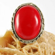 anillo de plata con piedra roja
