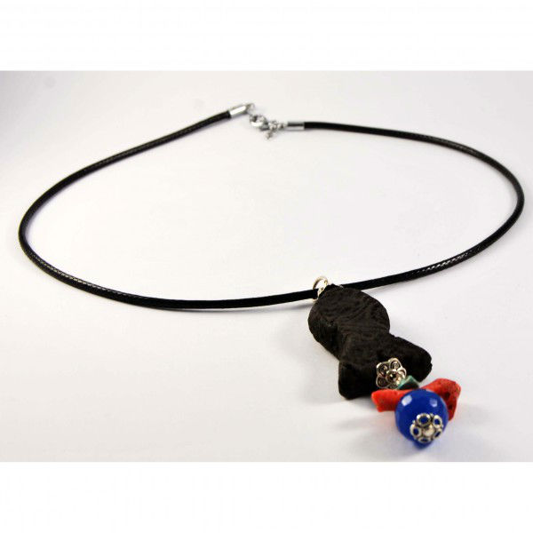 ambar perfumado, coral, piedra tallada azul,turquesa, engarces en plata, cordon cuero