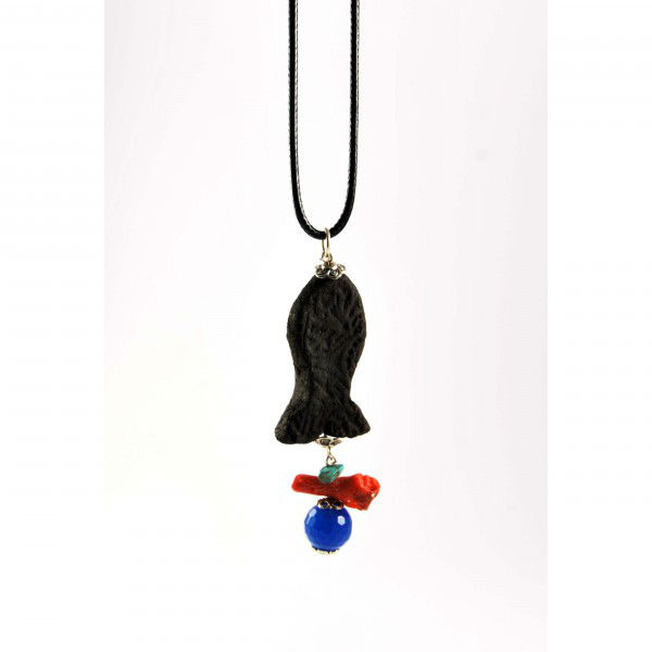 ambar perfumado, coral, piedra tallada azul,turquesa, engarces en plata, cordon cuero