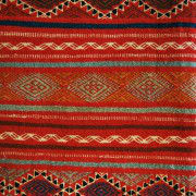 kilim roja brillante motivo de rombos