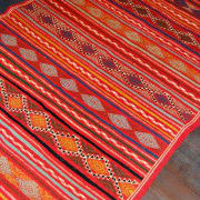 kilim roja brillante motivo de rombos